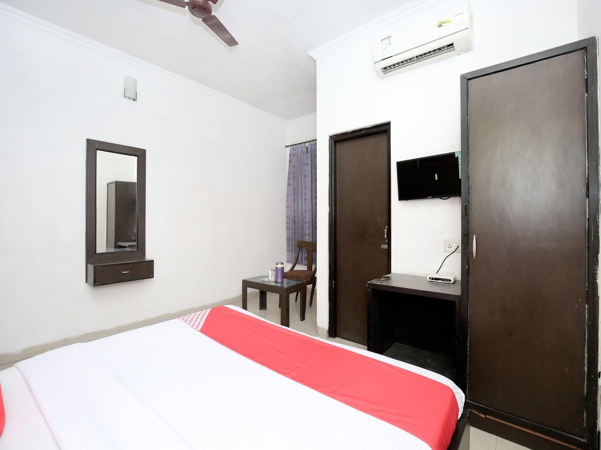 Oyo 12972 Hotel Krishna Castle Amritsar Exterior foto